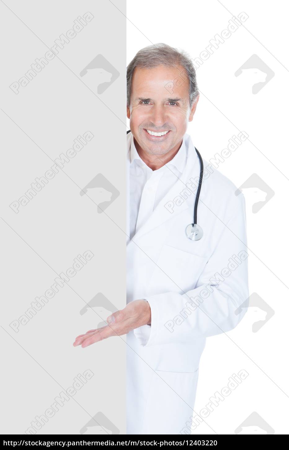 Reifer Doktor Holding Placard Lizenzfreies Foto 12403220 Bildagentur Panthermedia