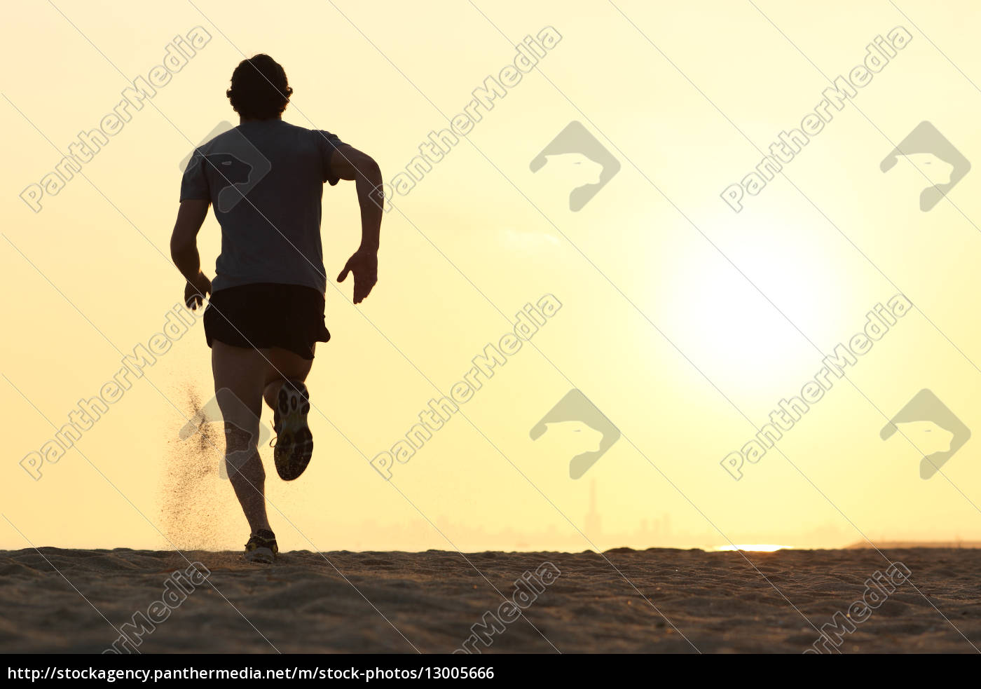 Ruckansicht Silhouette Von Einem Laufer Mann Am Stockfoto Bildagentur Panthermedia