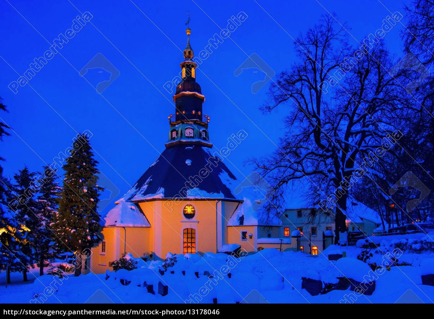 Schnee Weihnachten 2022 Sachsen Seiffen Kirche Winter Seiffen church in winter 08 Stockfoto