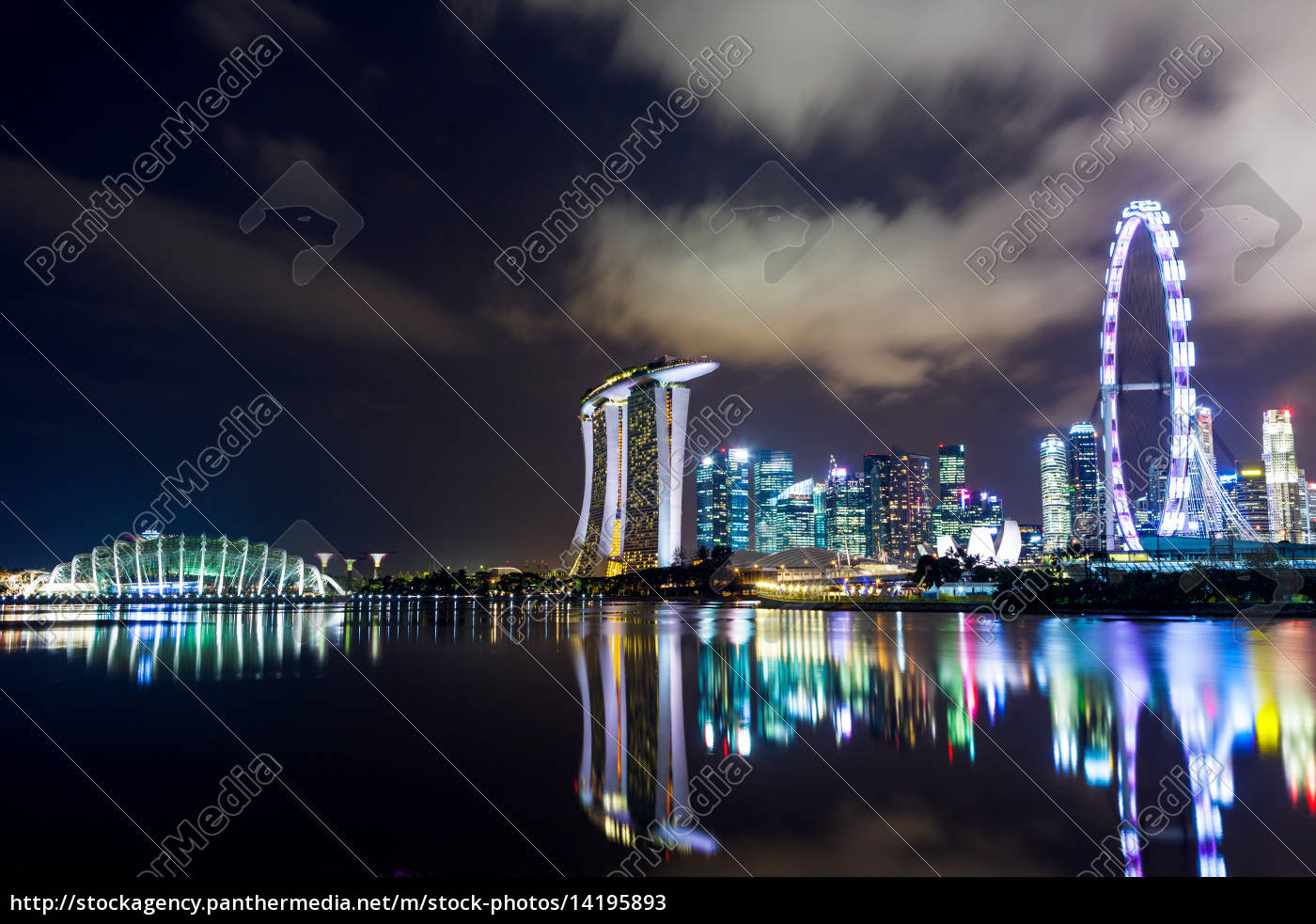 Singapur Skyline Bei Nacht Lizenzfreies Bild Bildagentur Panthermedia