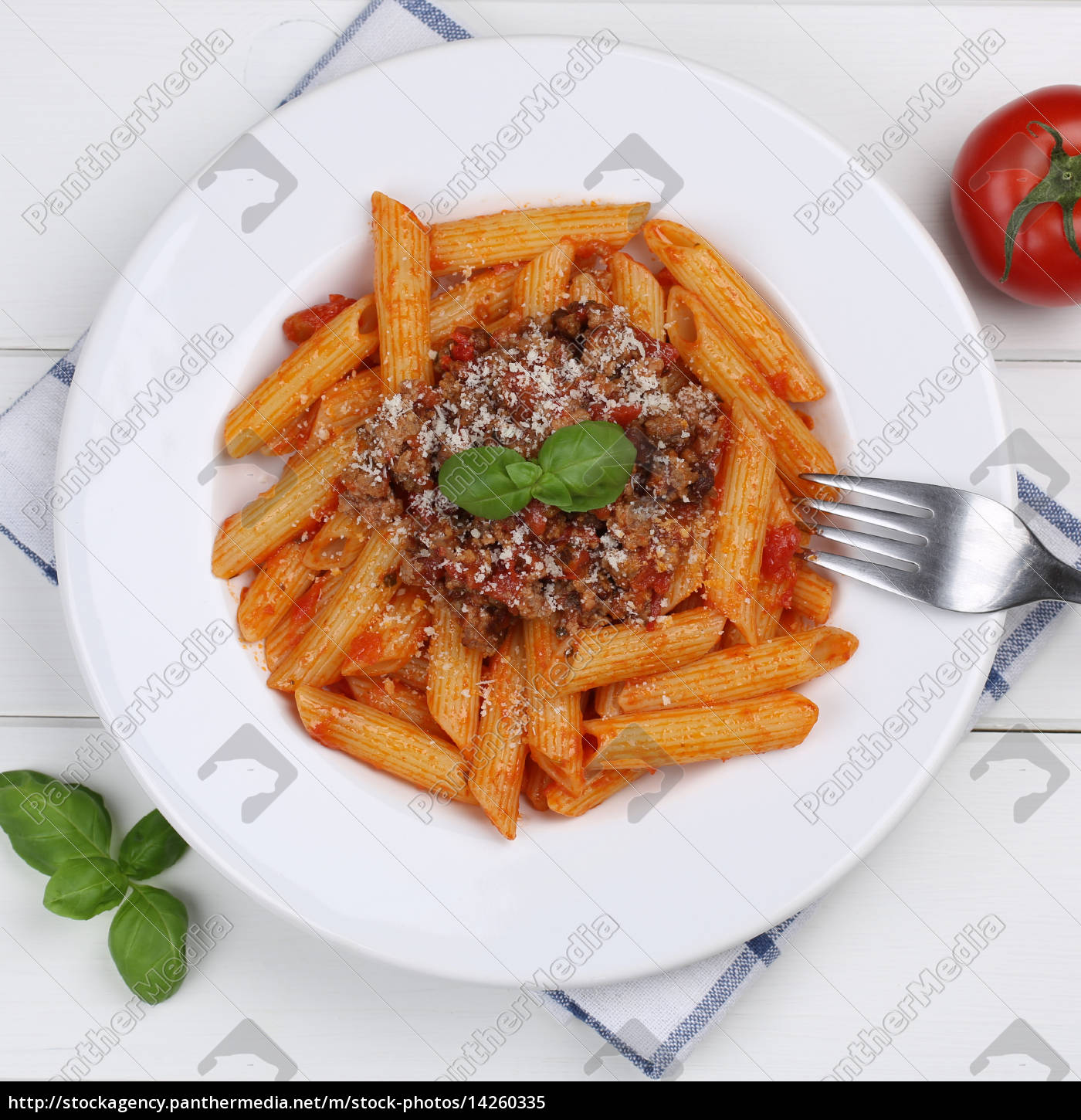 Italienisches Essen Penne Rigate Bolognese Sauce - Stockfoto ...