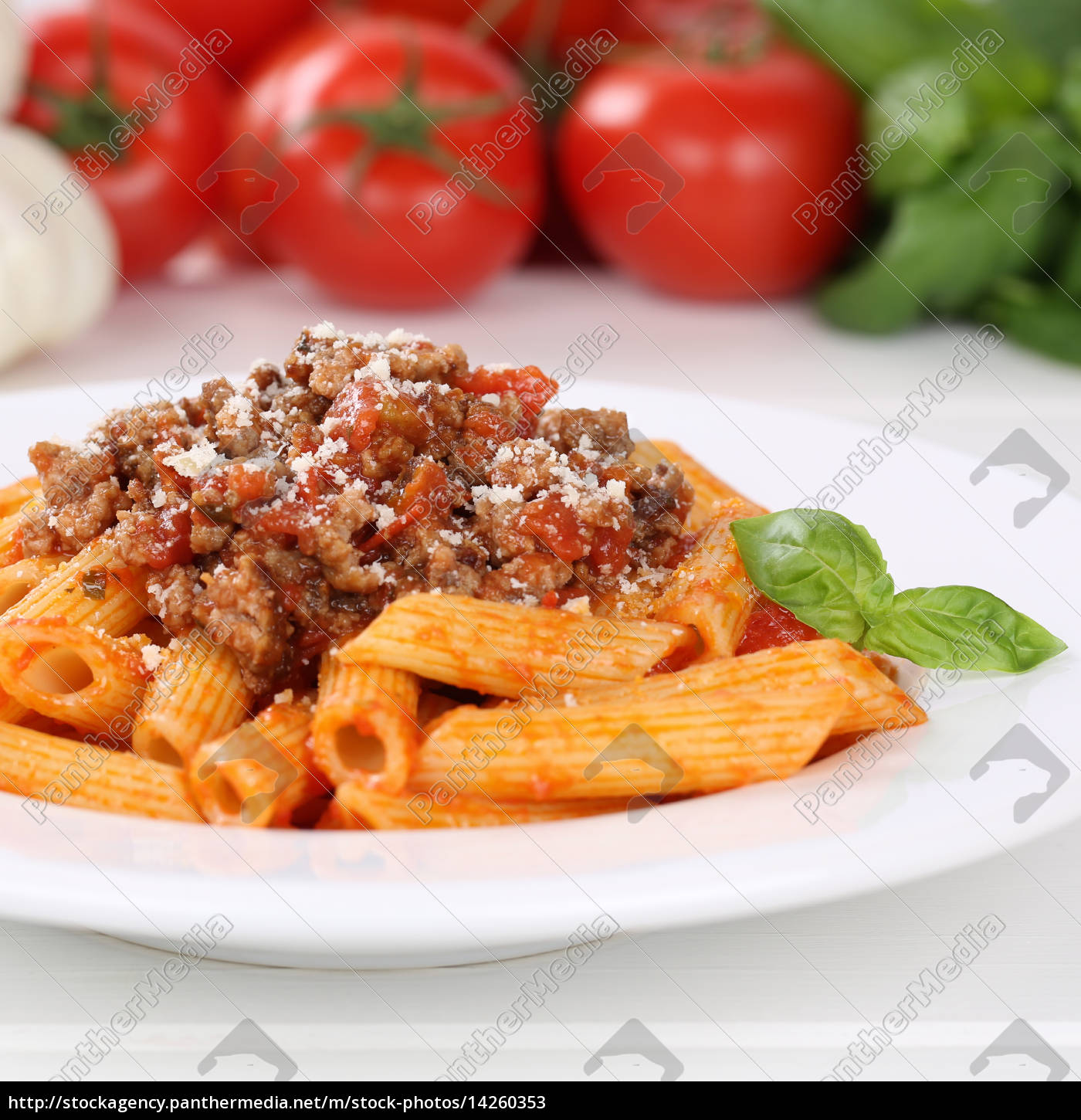 Italienisches essen Penne Rigate Bolognese Sauce - Stockfoto #14260353 ...