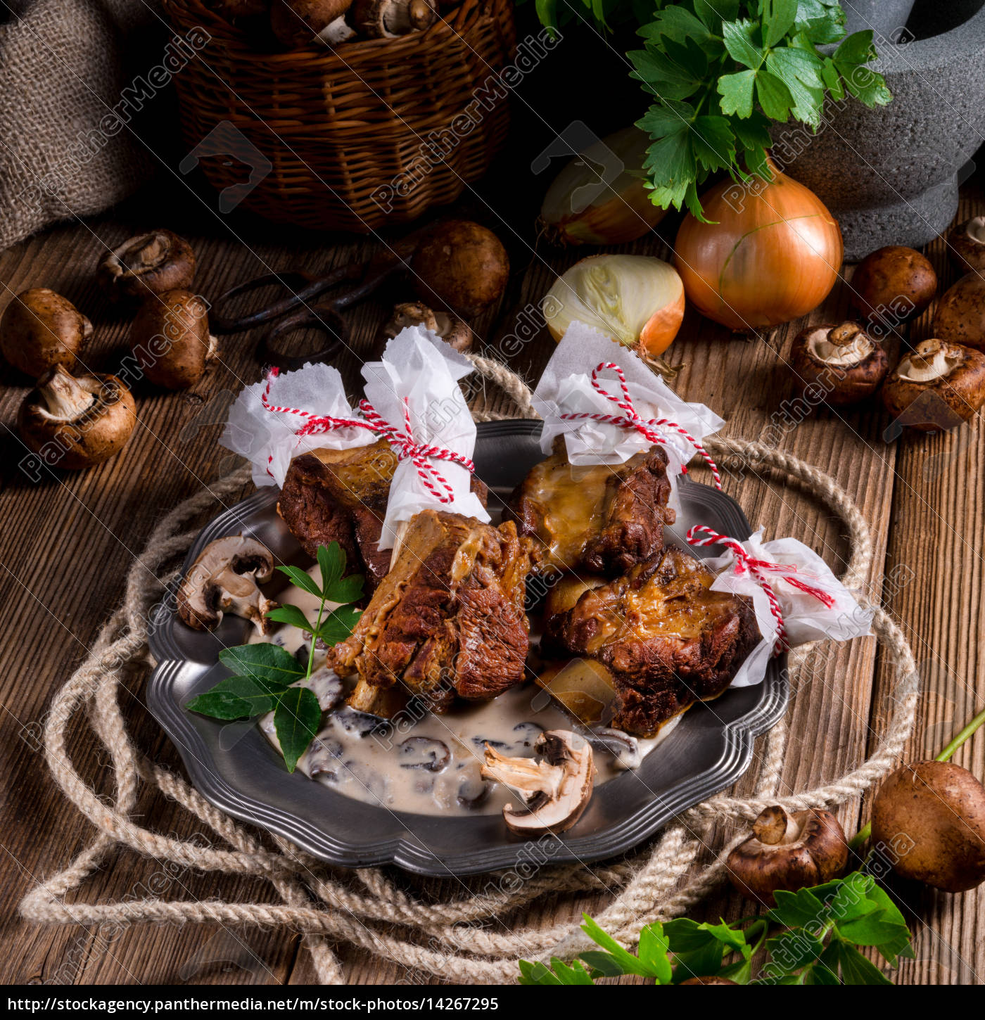 Grilled rinderrippchen with mushroom sauce - Stockfoto - #14267295 ...