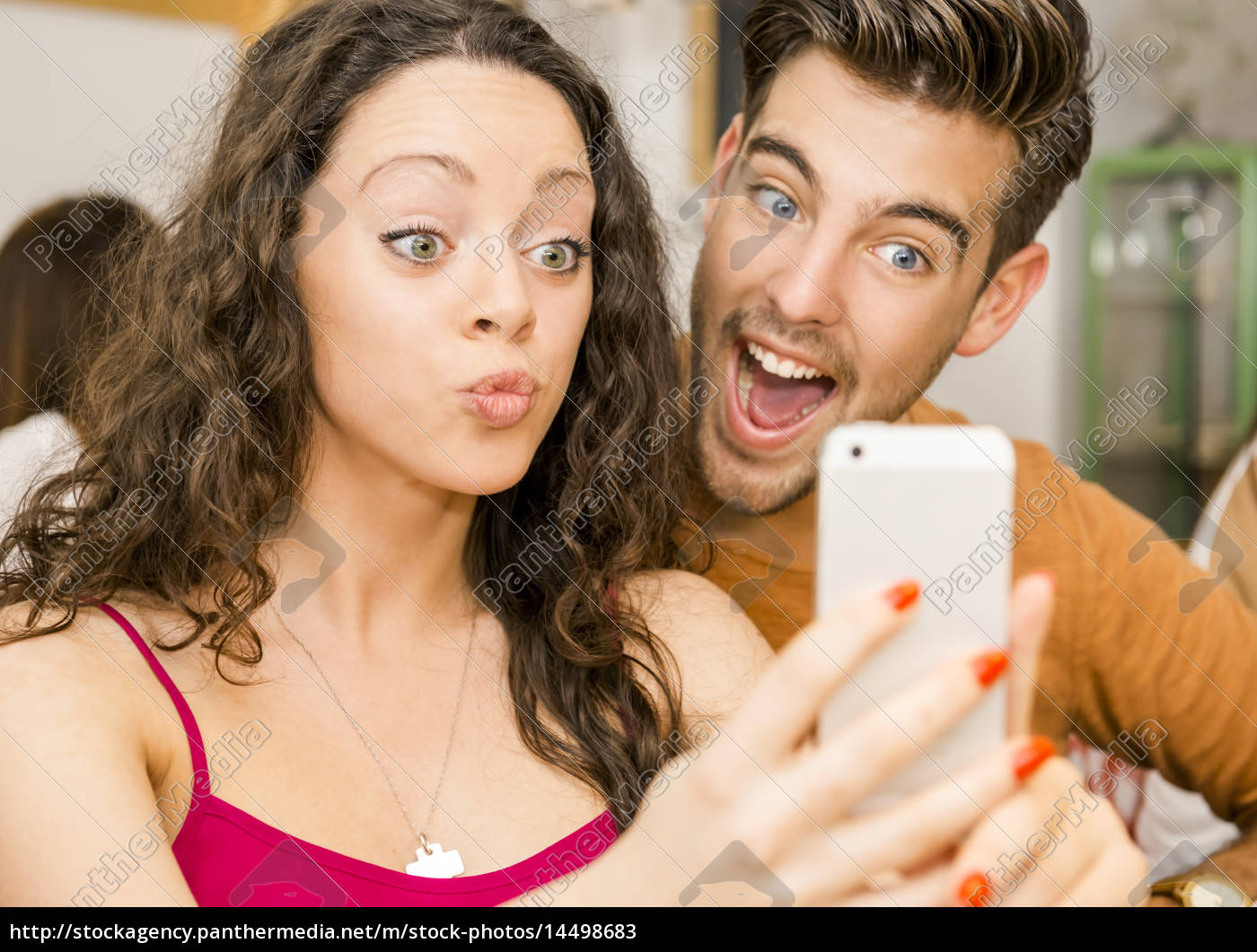 Glückliche Paare Die Ein Selfie Machen Lizenzfreies Bild 14498683 Bildagentur Panthermedia 