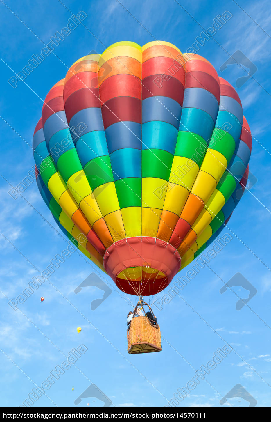 Heissluftballon Uber Blauen Himmel Lizenzfreies Bild Bildagentur Panthermedia