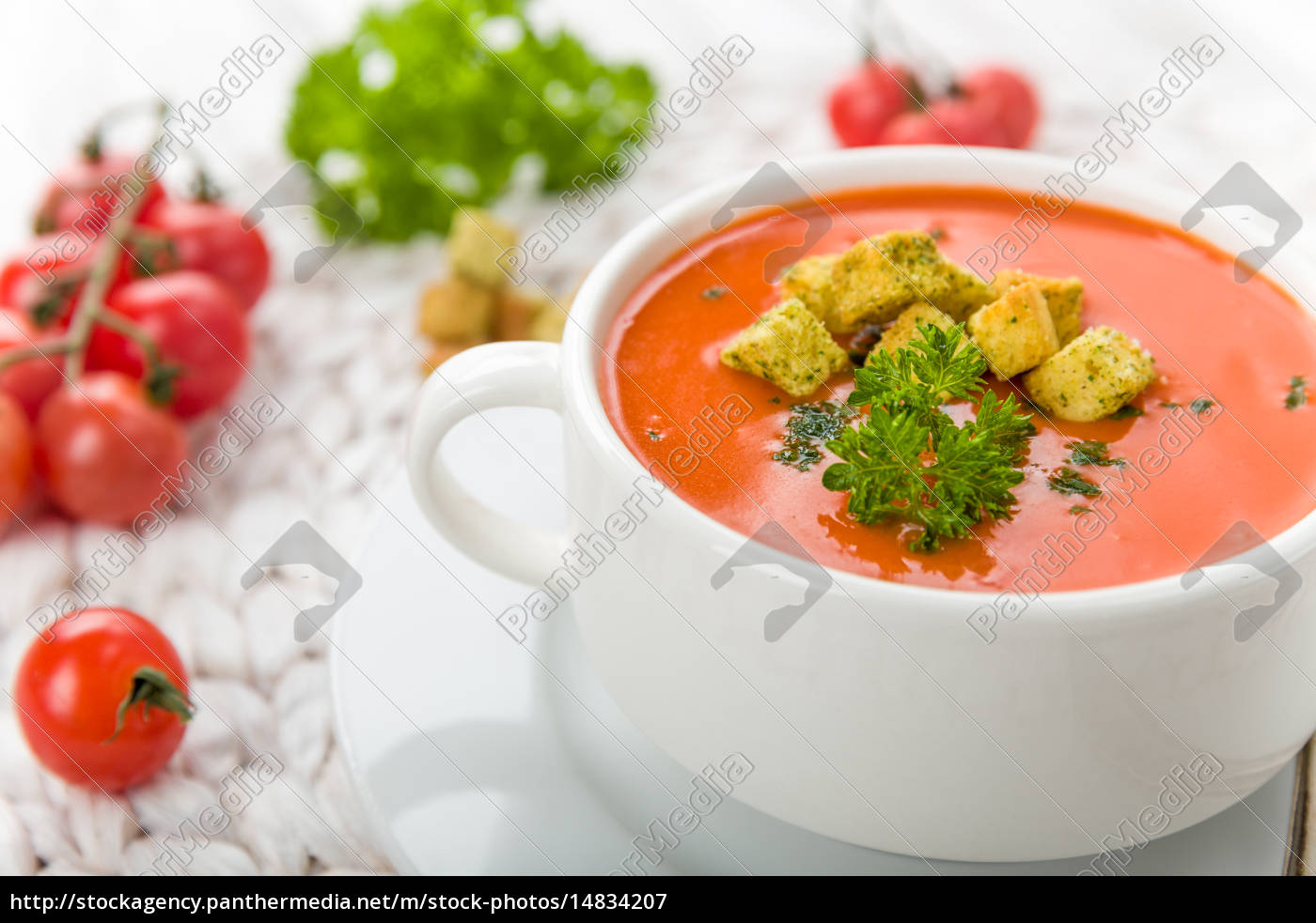 Tomatensuppe mit Croutons - Lizenzfreies Bild - #14834207 | Bildagentur ...