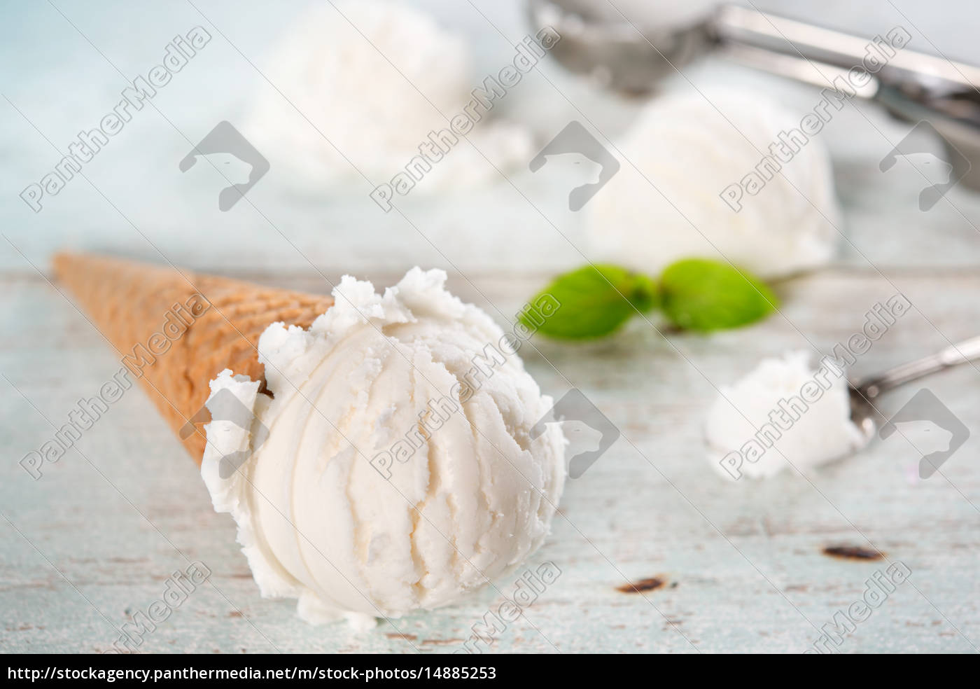 nahaufnahme vanille-milch eistüte - Stockfoto #14885253 | Bildagentur ...