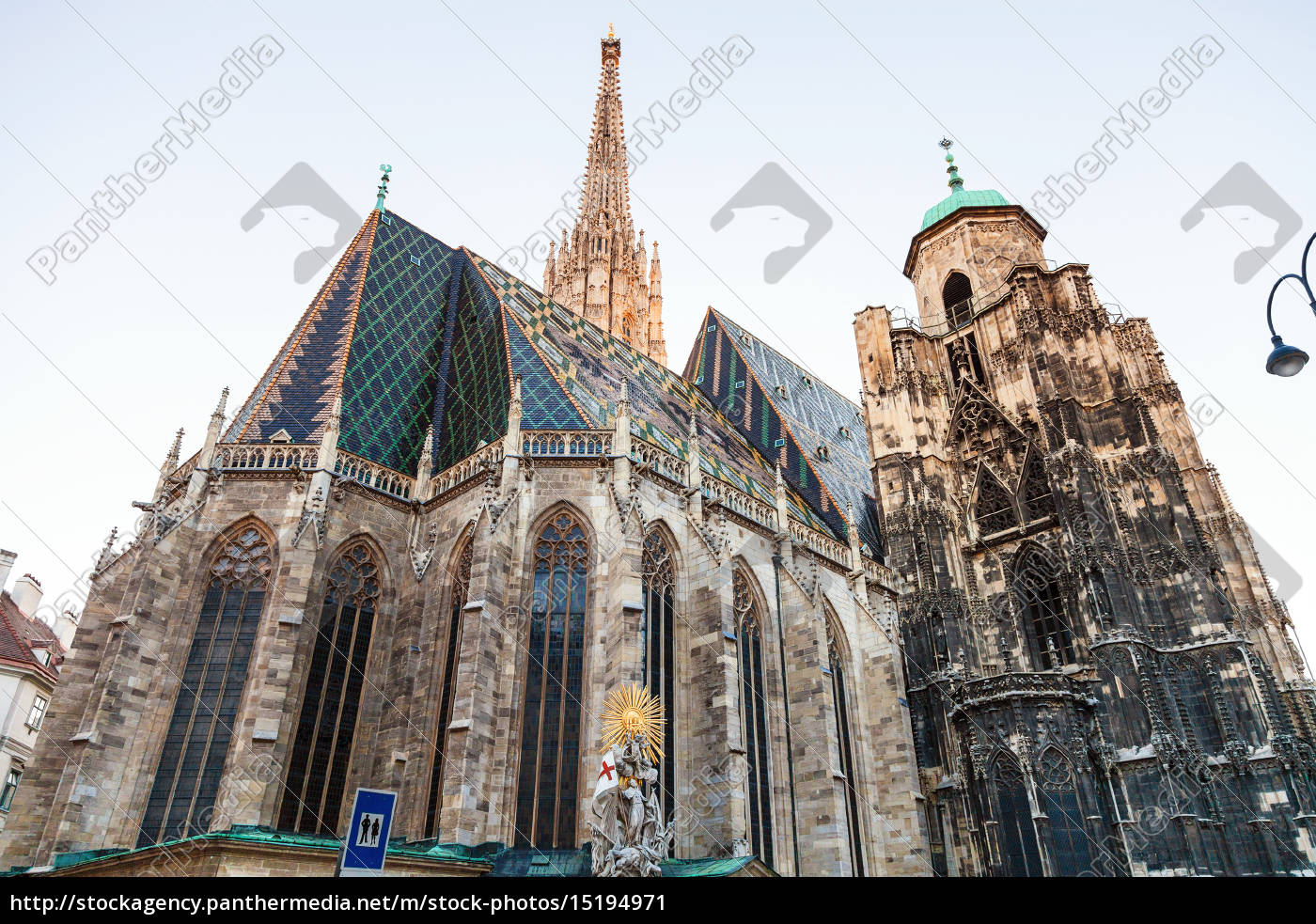 Franziskusstatue Und Stephansdom Wien Lizenzfreies Bild Bildagentur Panthermedia