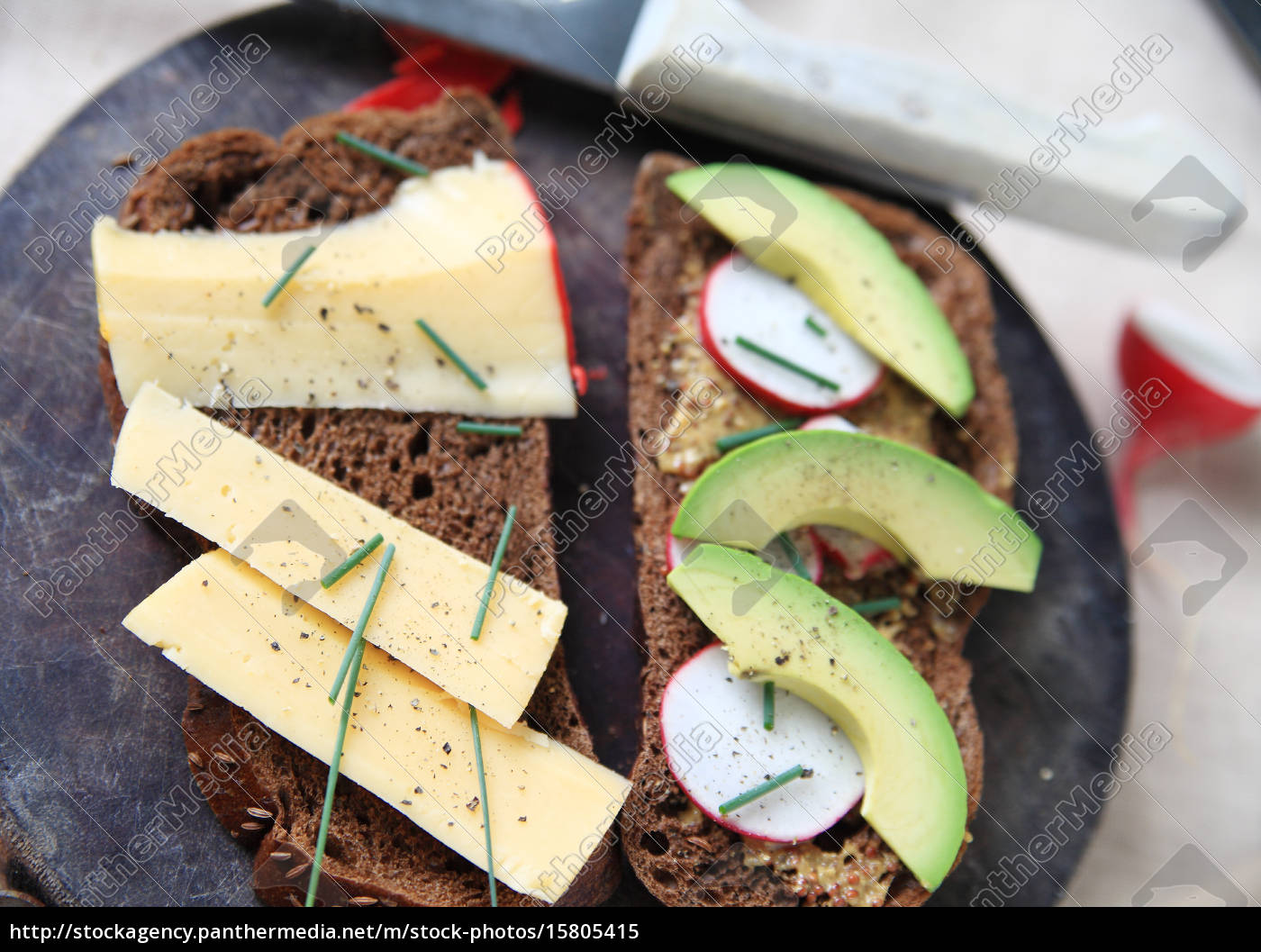 käsesandwich mit avocado und radieschen - Lizenzfreies Bild - #15805415 ...