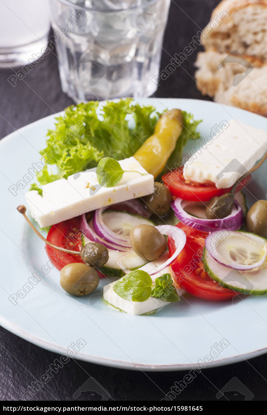 frischer griechischer Salat mit Oliven - Stockfoto - #15981645 ...