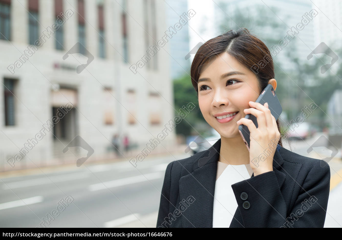 Business Frau Sprechen Mit Handy Lizenzfreies Foto Bildagentur Panthermedia