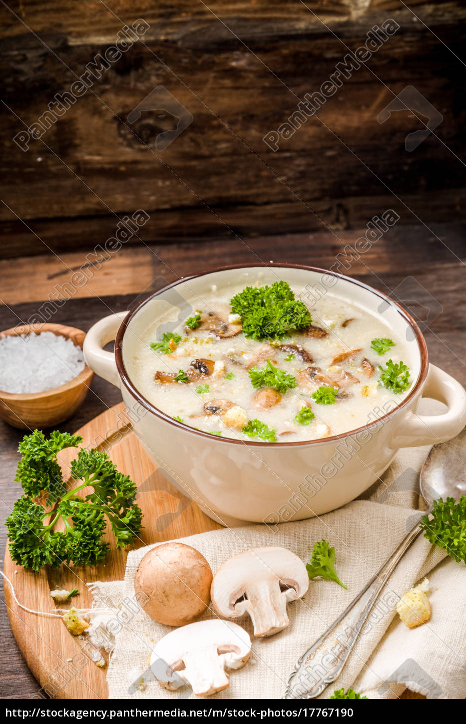 Champignonsuppe mit Petersilie - Stock Photo - #17767190 | Bildagentur ...