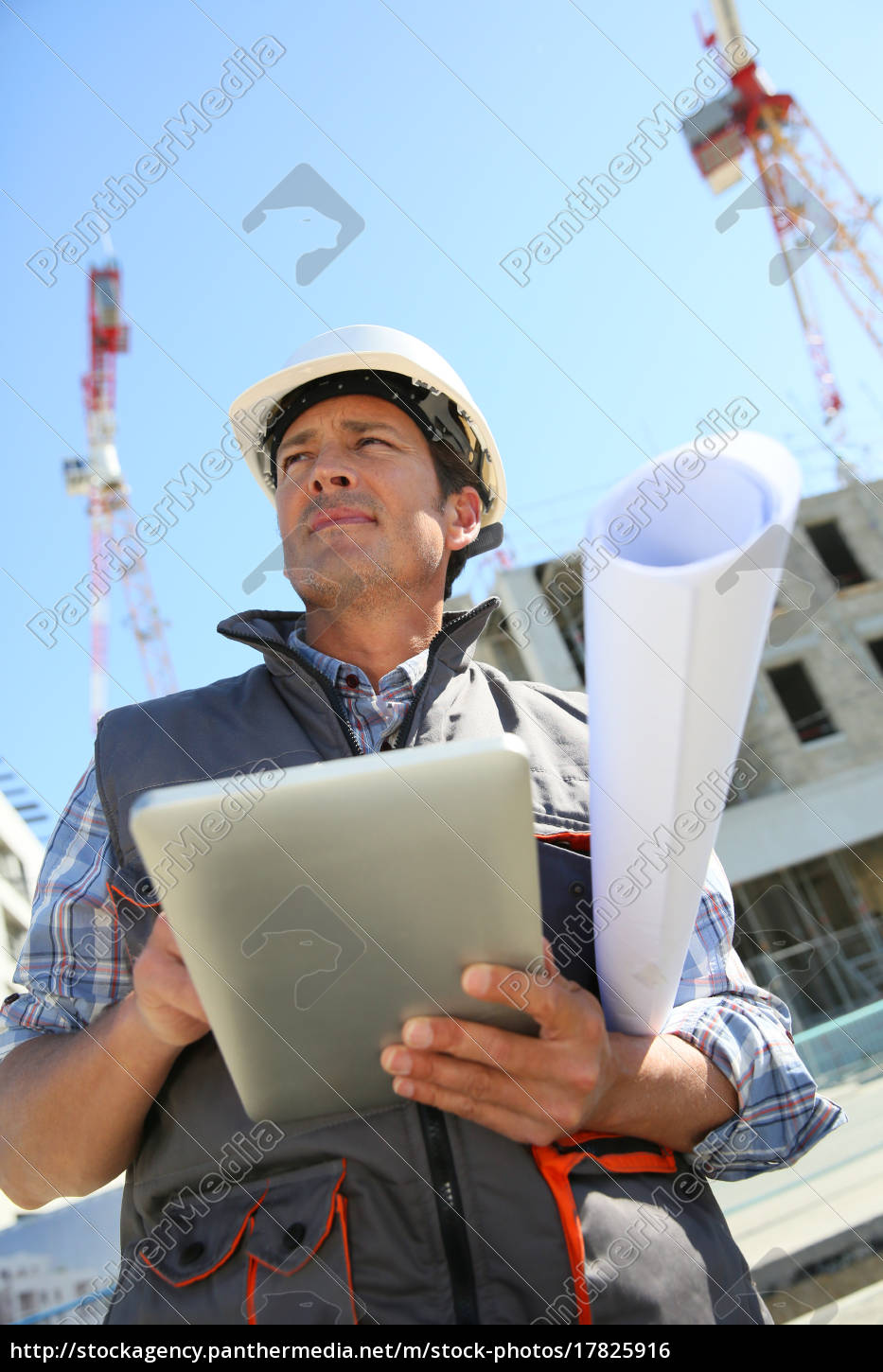 Unternehmer Auf Der Baustelle Tablet Lizenzfreies Foto Bildagentur Panthermedia