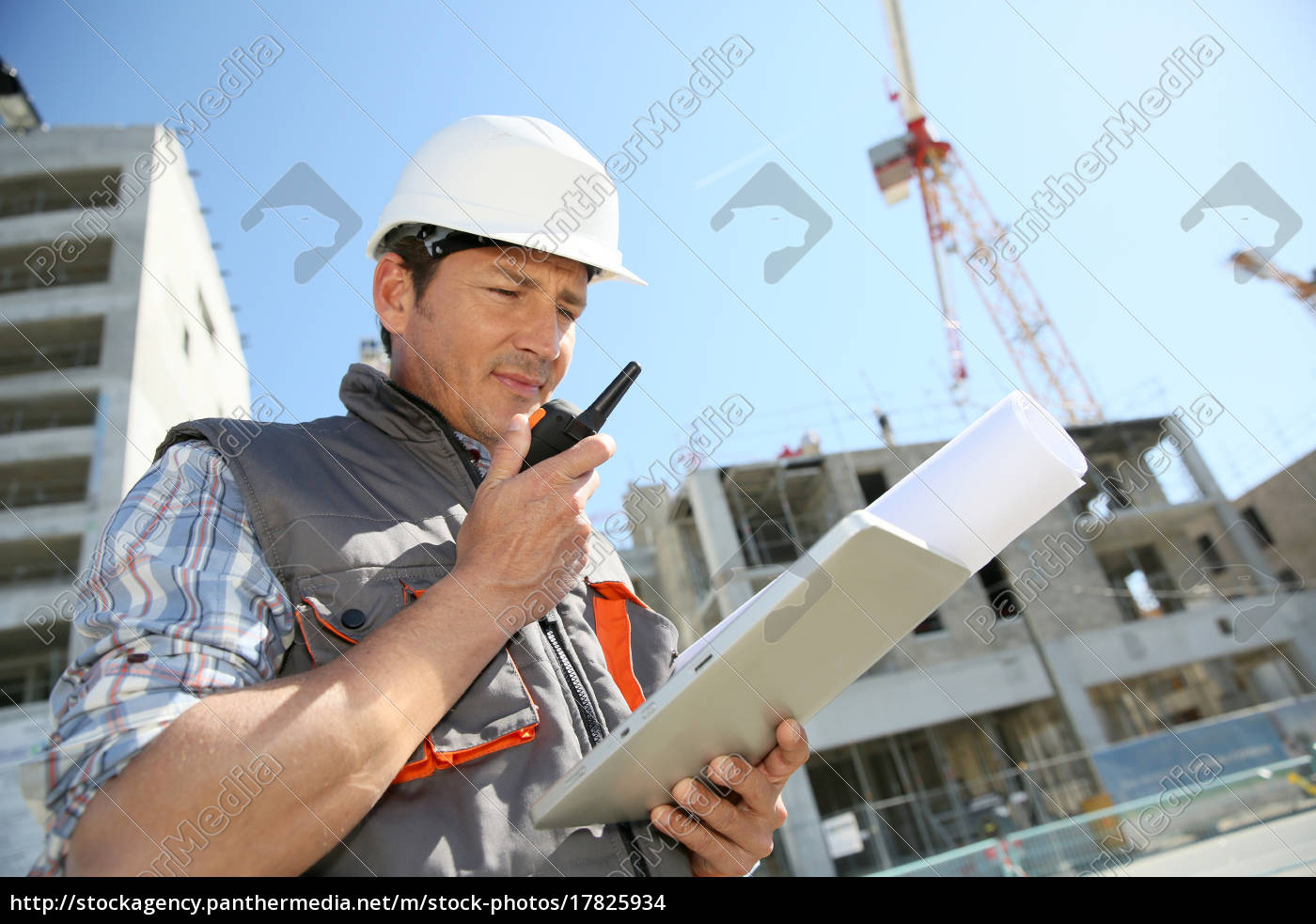 Unternehmer Auf Der Baustelle Tablet Stockfoto Bildagentur Panthermedia