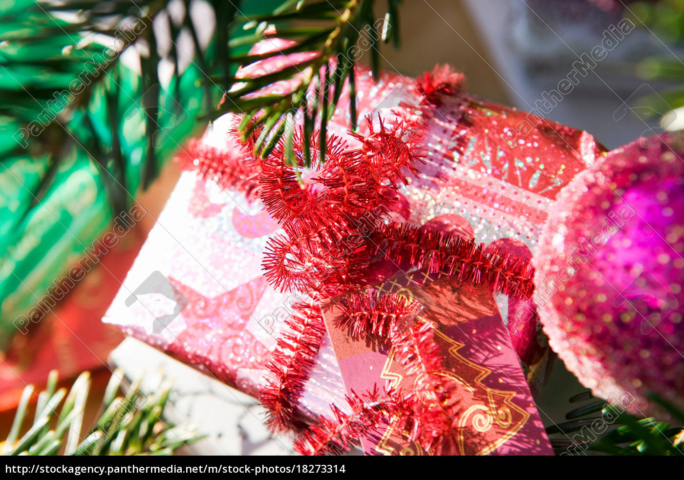 Weihnachtsgeschenke Unter Baum Stock Photo 18273314 Bildagentur Panthermedia