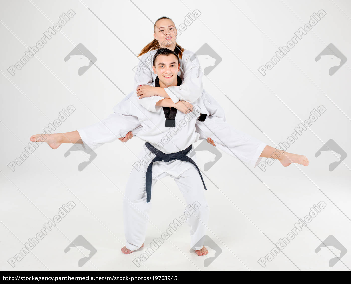 Das Karate Mädchen Und Junge Mit Schwarzen Gürteln Lizenzfreies Bild 19763945 Bildagentur 