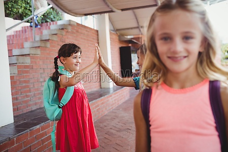 Drei Gluckliche Kinder In Der Schule Stockfoto 20281191 Bildagentur Panthermedia