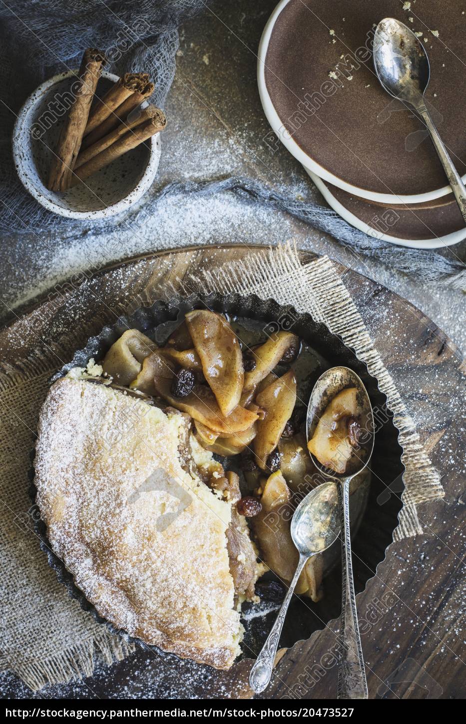 Apfelkuchen mit Sultaninen und Zimt - Stockfoto #20473527 | Bildagentur ...