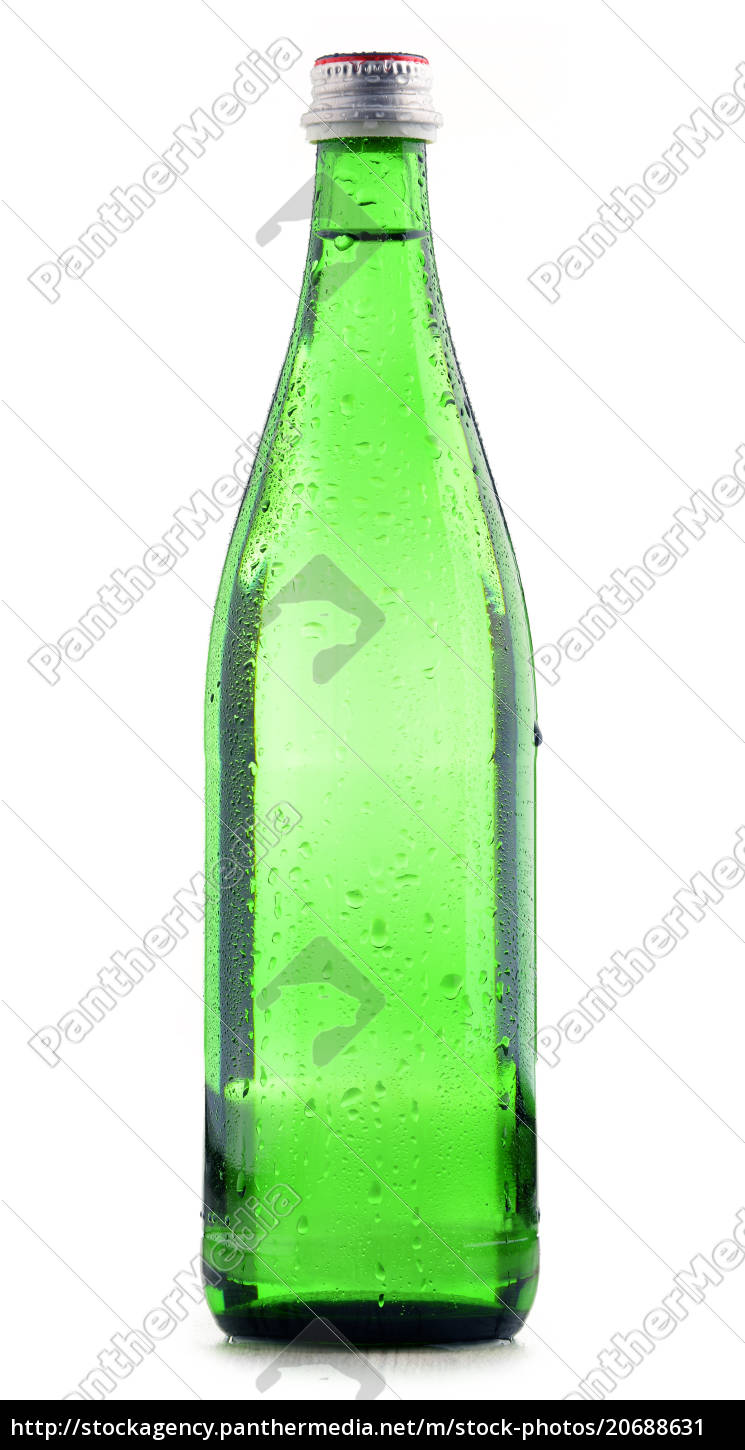 Glasflasche Mineralwasser Isoliert Auf Weiss Lizenzfreies Bild 6631 Bildagentur Panthermedia