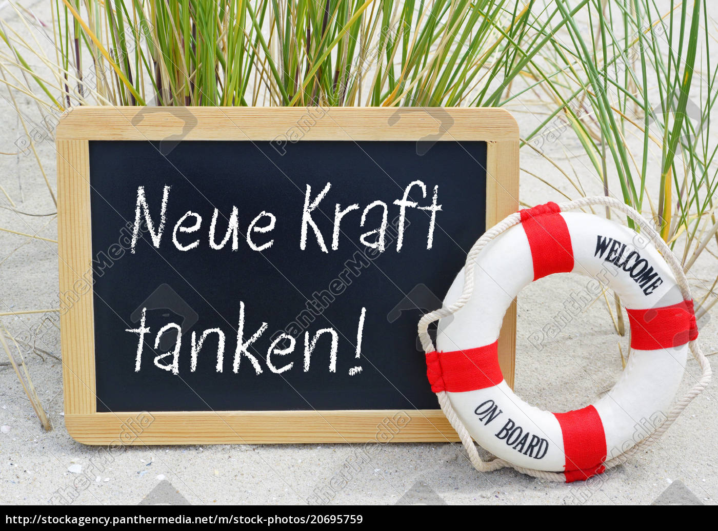 Neue Kraft tanken Kreidetafel am Strand Lizenzfreies Bild