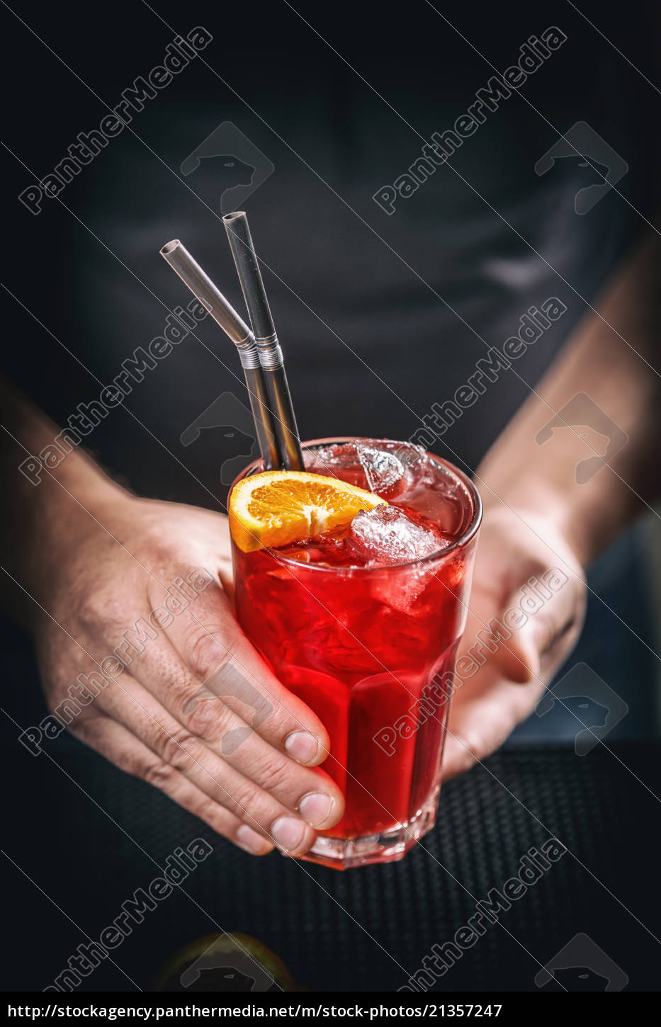 Roter alkoholfreier Cocktail - Lizenzfreies Bild #21357247 ...