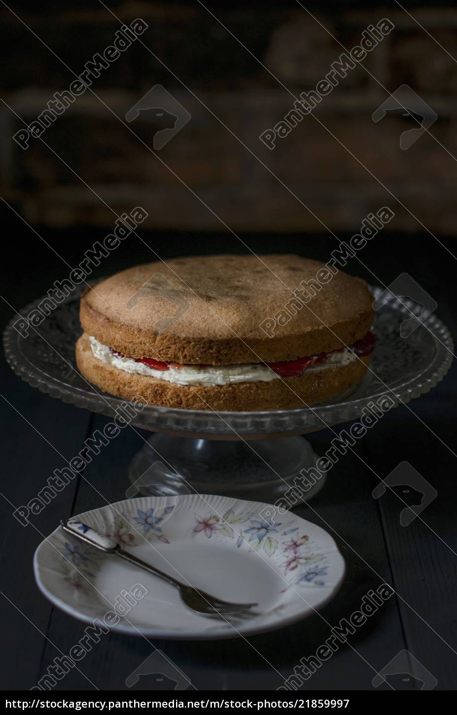 Victoria Biskuitkuchen Kekskuchen mit Buttercreme und - Lizenzfreies ...