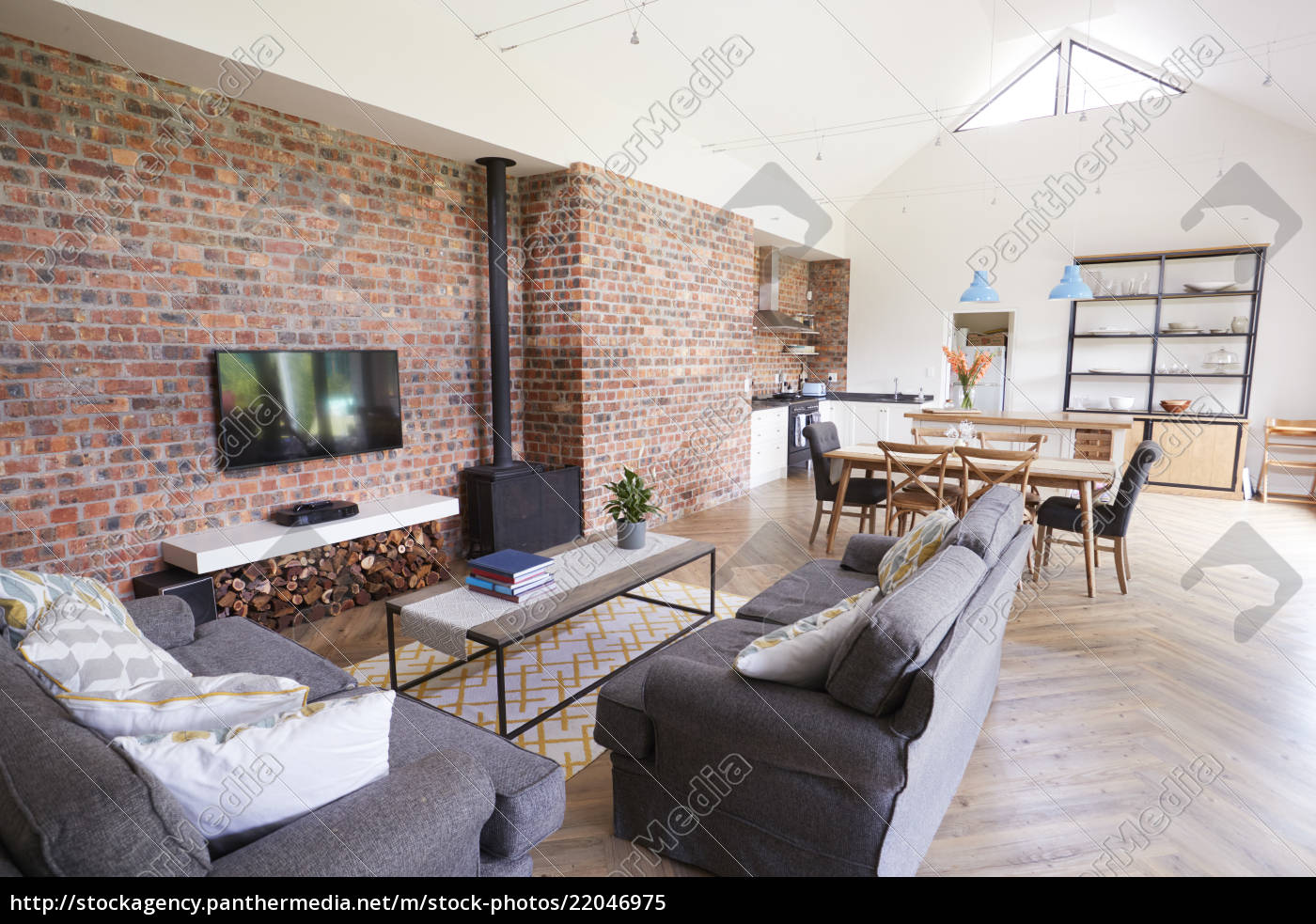 home interior mit offener küche lounge und essbereich ...