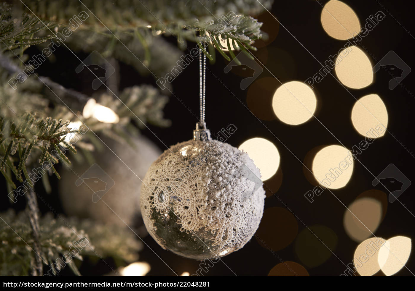 Stockfoto 22048281 Weihnachtsdekoration Hängen An Einem Baum