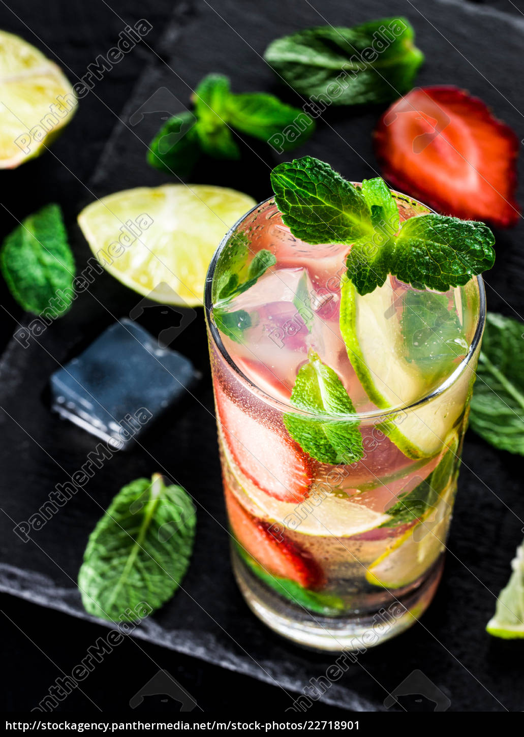 limonade mit erdbeeren kalk und minze - Stockfoto #22718901 ...