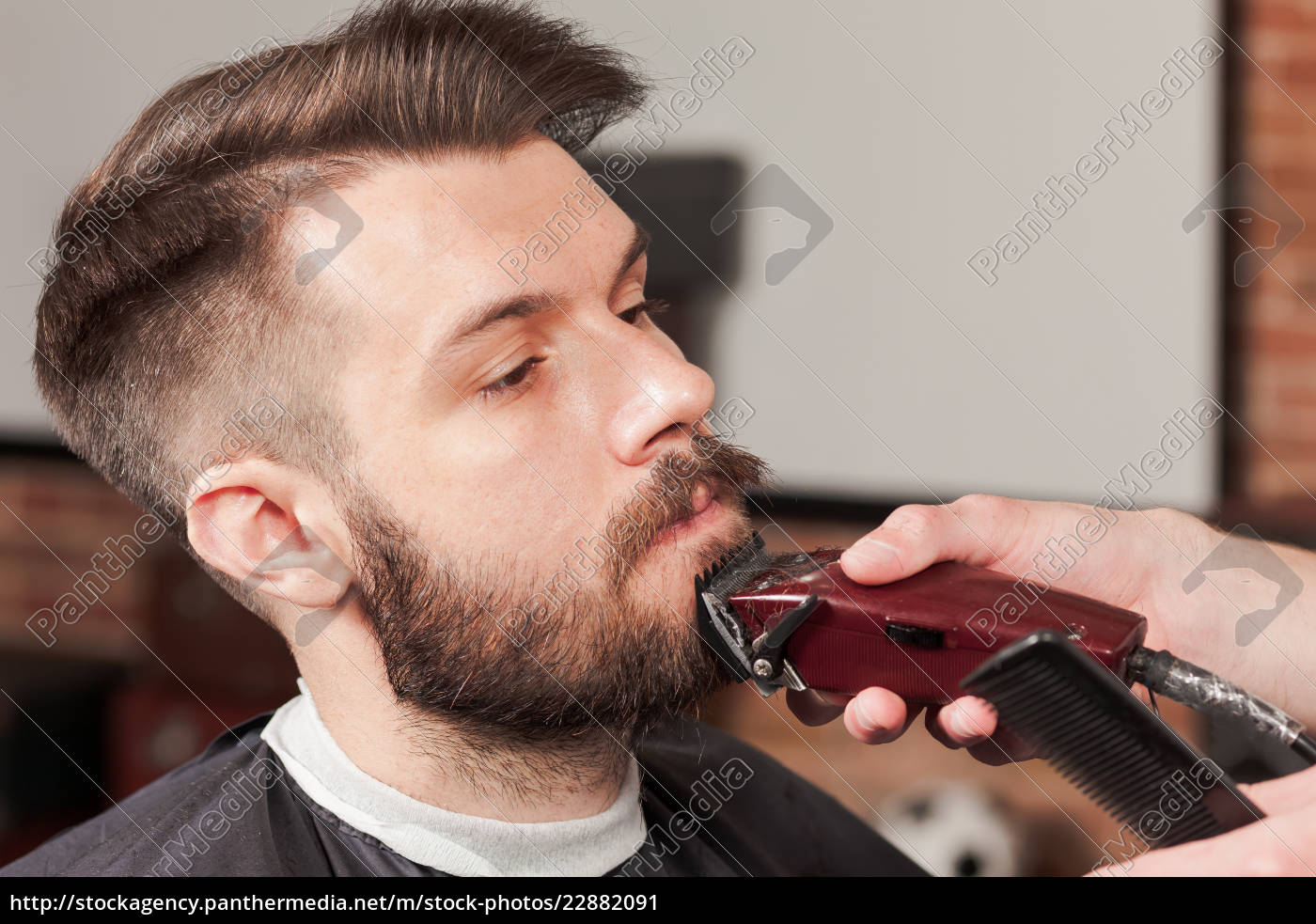 Hipster Klient Besuch Friseur Shop Lizenzfreies Bild Bildagentur Panthermedia