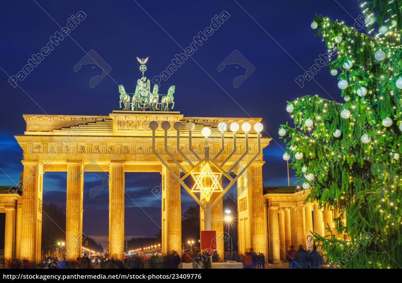 brandenburger tor und weihnachtsbaum Lizenzfreies Foto 23409776