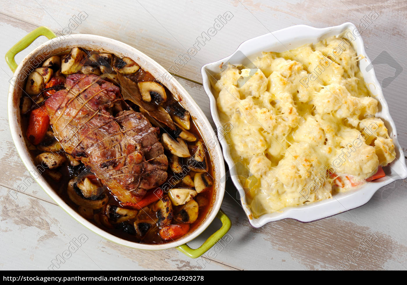 Schweinebraten mit Pilzen und Tomaten - Stock Photo - #24929278 ...