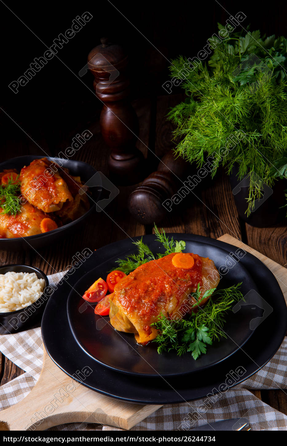 Gebratener Kohlbrötchen mit Reis und Hackfleisch nach - Stock Photo ...