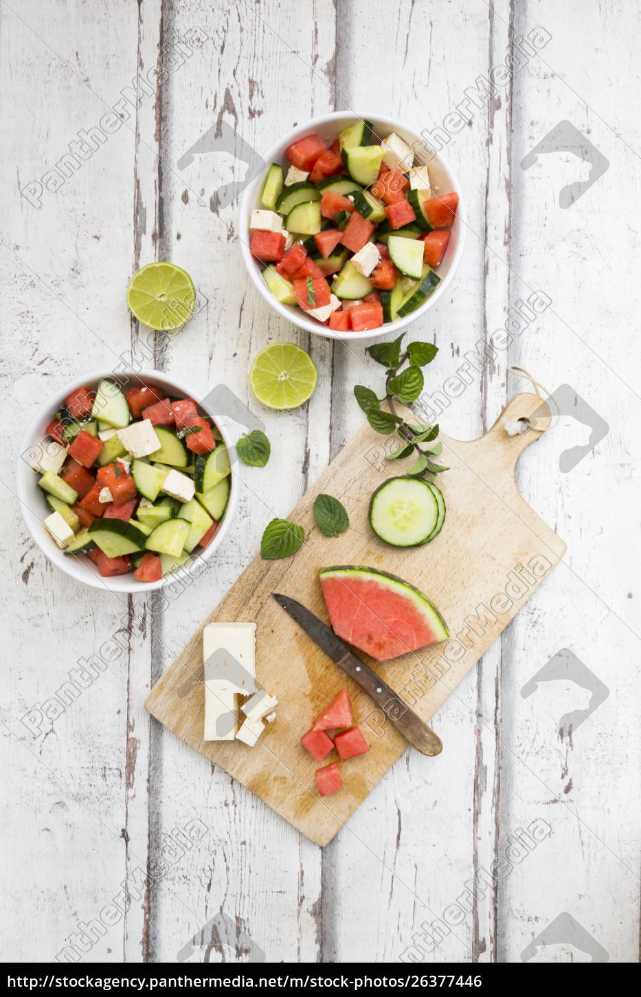 Wassermelonensalat mit Feta Gurke Minze und - Stockfoto - #26377446 ...