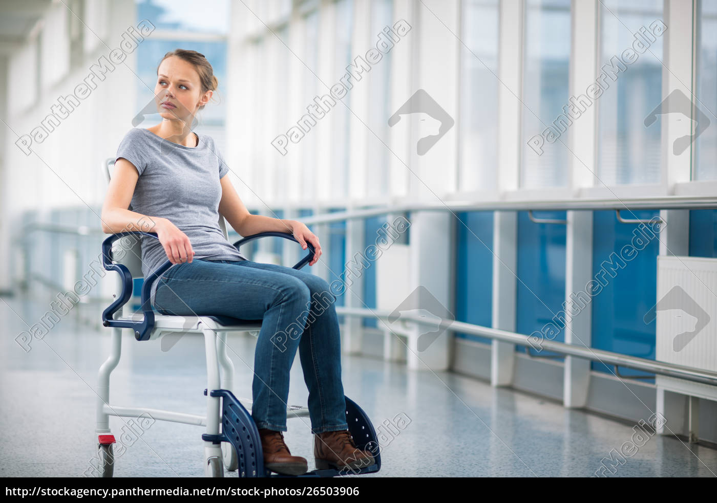 Patientin die im Rollstuhl sitzt damit sich Patienten Stock Photo 26503906 Bildagentur