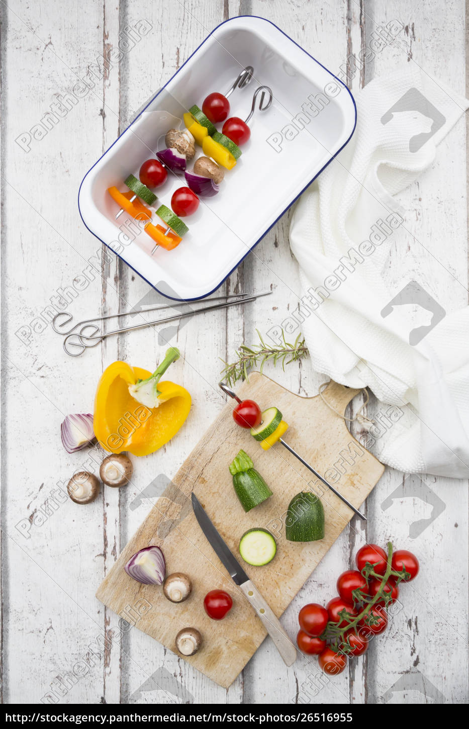 Vegetarische Grillspieße orangen und gelben Paprika - Stockfoto ...