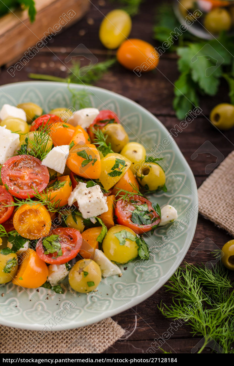 Frische Tomaten Oliven Salat Feta Käse - Lizenzfreies Foto - #27128184 ...