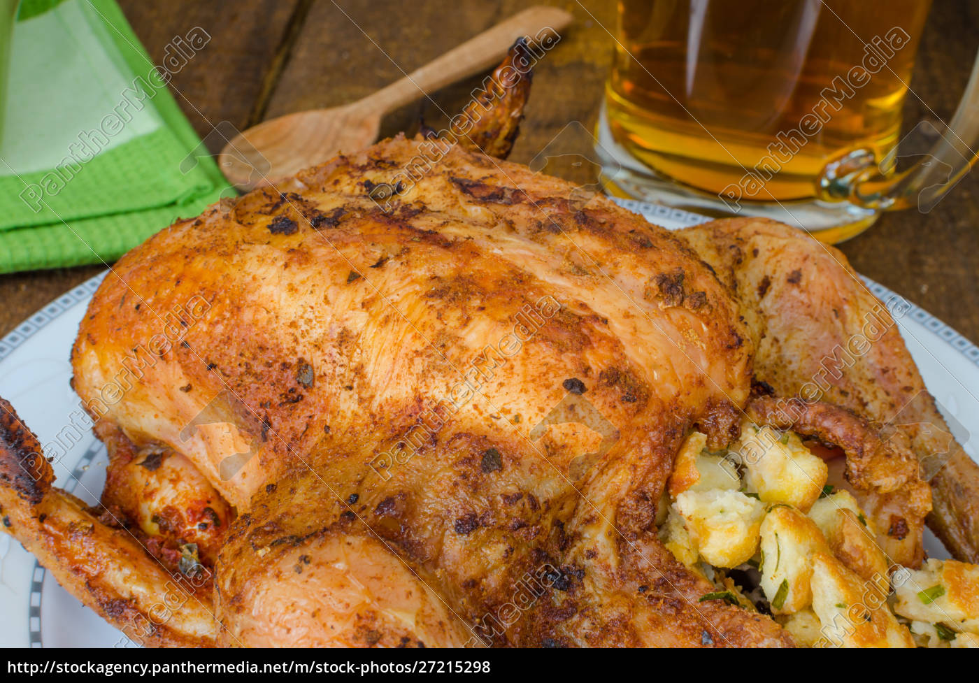 Gegrilltes Huhn gefüllt mit tschechischem Bier - Stockfoto - #27215298 ...