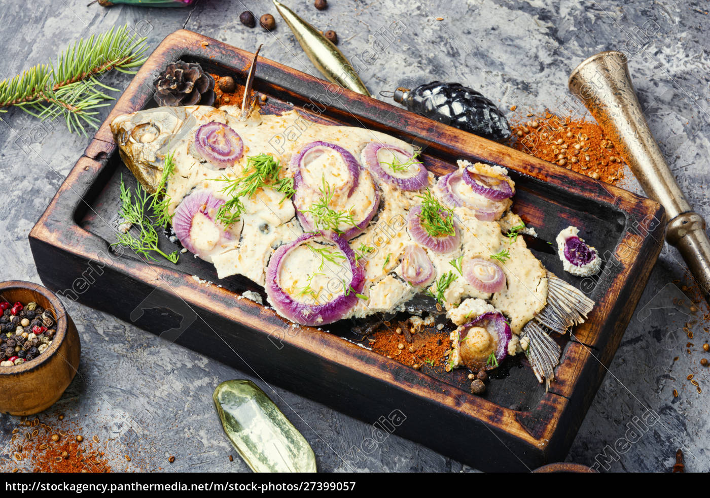 Gebackener Fisch zu Weihnachten Stockfoto 27399057 Bildagentur