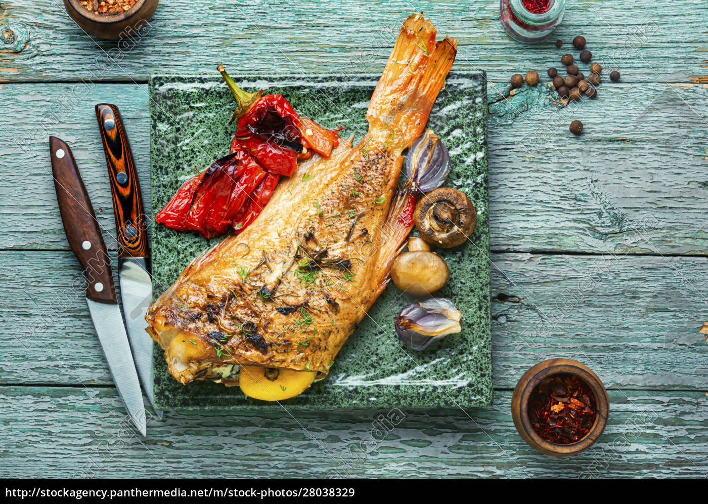 Gebackener Fisch mit Gemüse - Lizenzfreies Bild - #28038329 ...