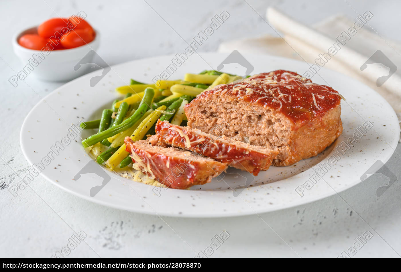 Hackbraten mit grünen Bohnen - Stock Photo - #28078870 | Bildagentur ...