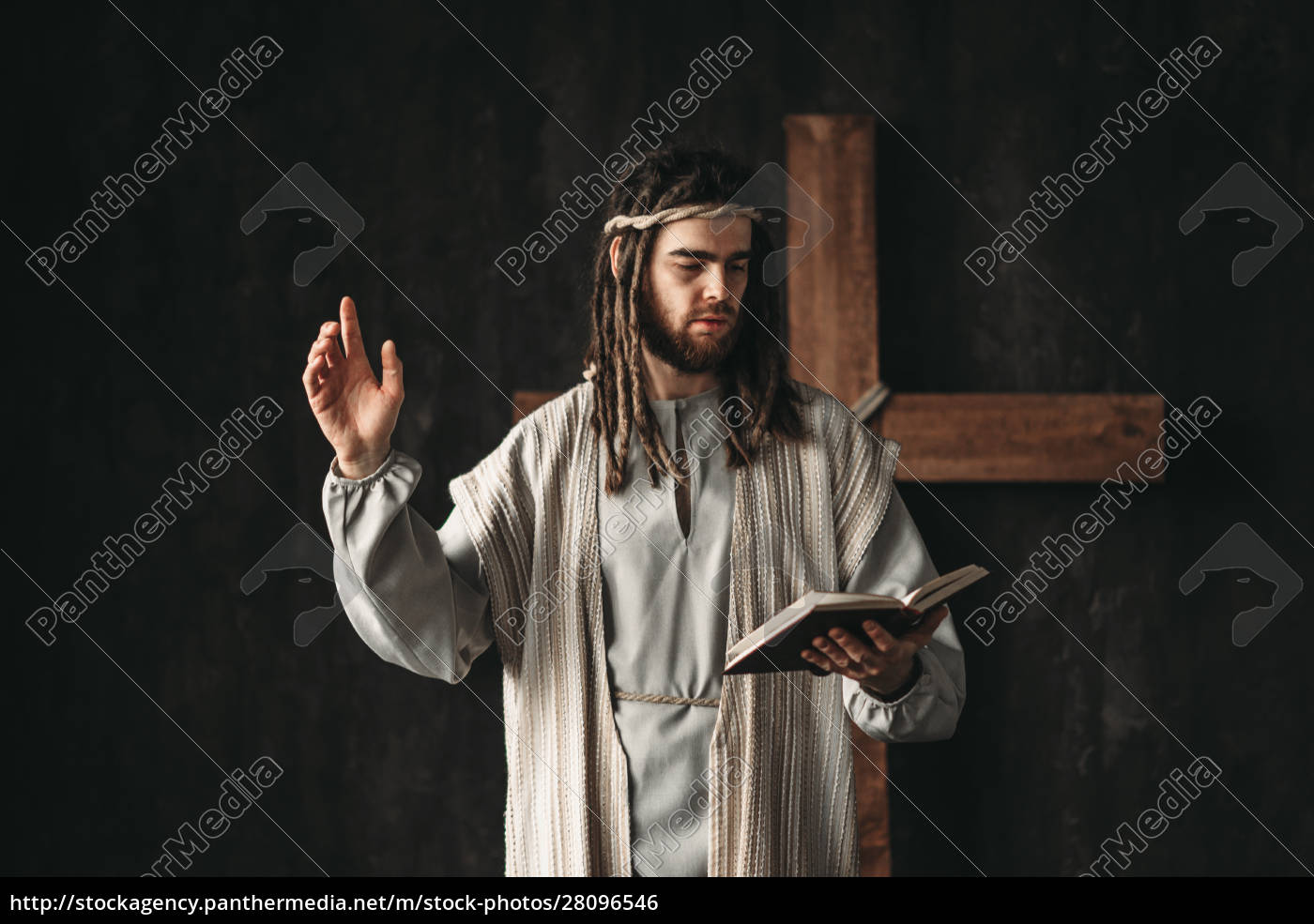 Heiliger Jesus Christus Betet Mit Biblischen Handen Stock Photo 28096546 Bildagentur Panthermedia