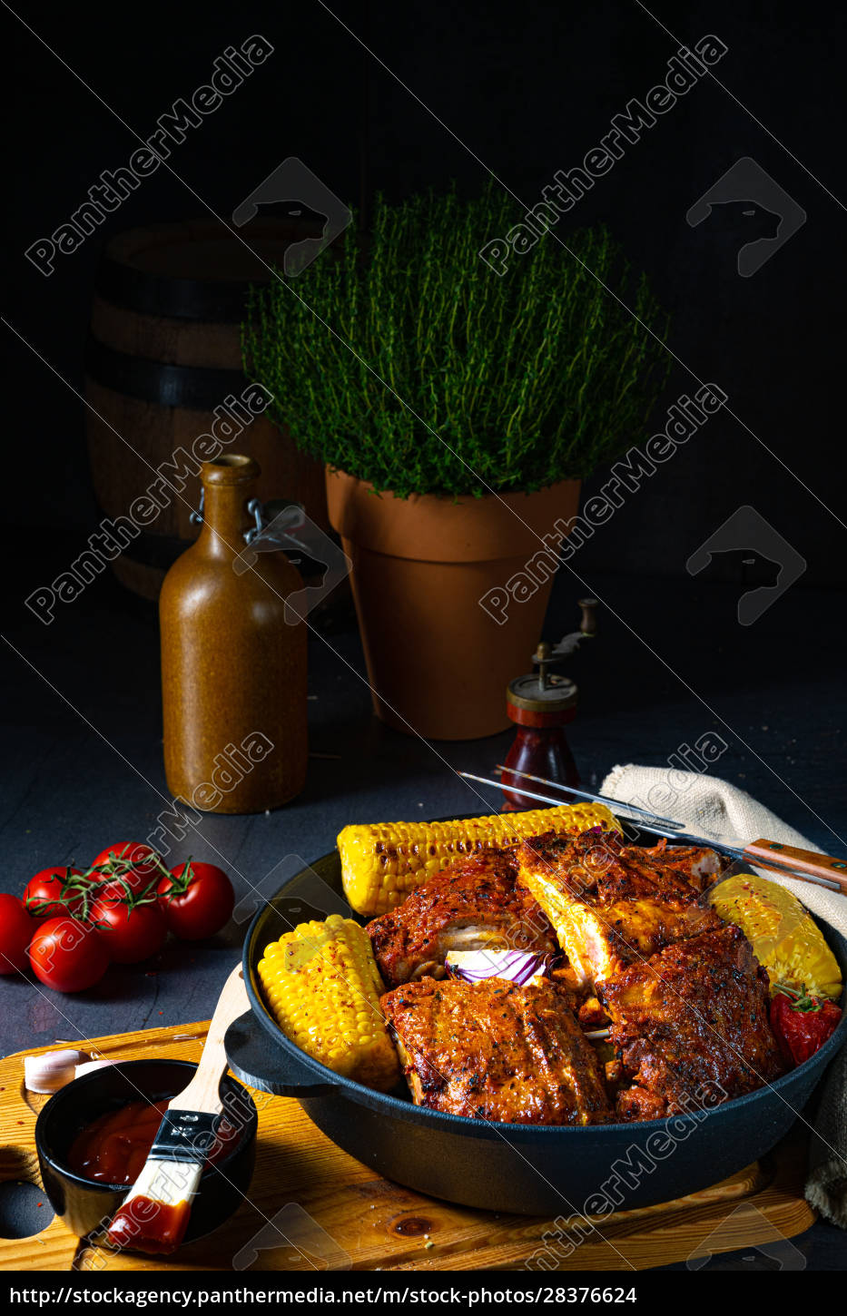 Rustikale Spareribs aus dem Ofen - Lizenzfreies Foto - #28376624 ...