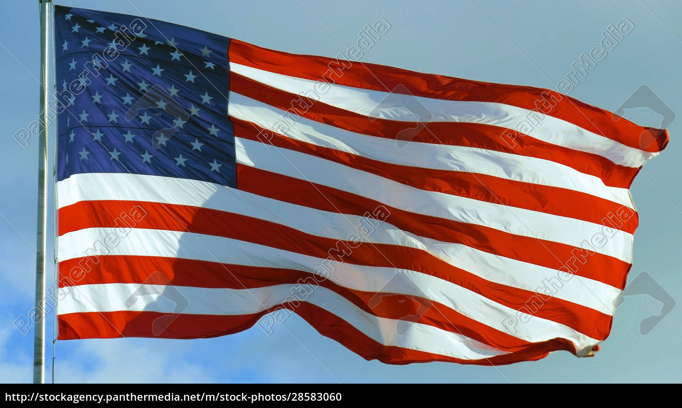 Amerikanische Flagge Und Himmel Mit Bewolktem Himmel Lizenzfreies Foto 28583060 Bildagentur Panthermedia