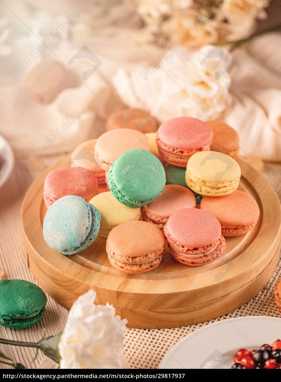 Französische Macarons mit verschiedenen würzigen - Lizenzfreies Bild ...