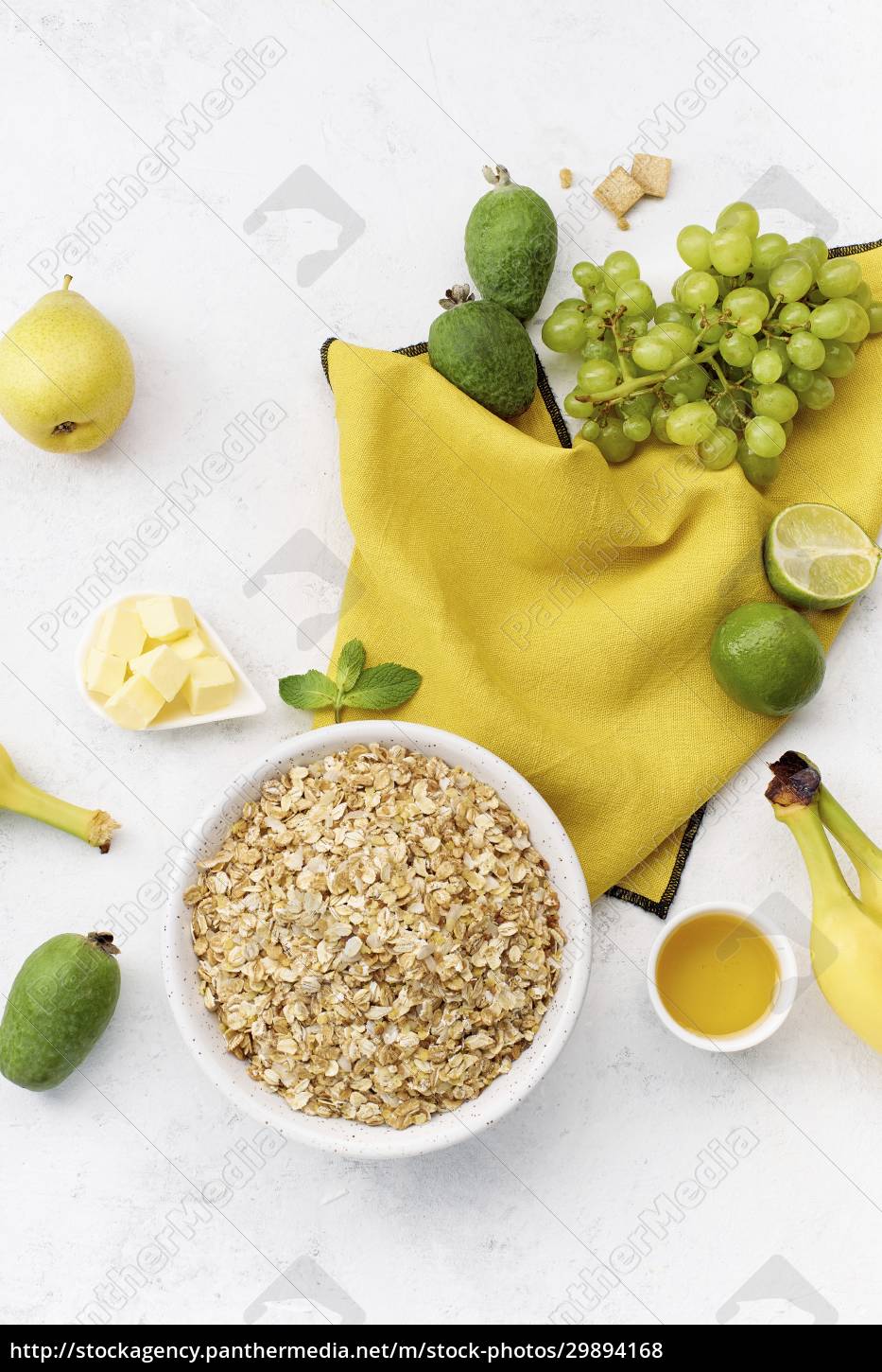 Frühstück Haferflocken mit Trauben Feijoa Limetten - Lizenzfreies Foto ...