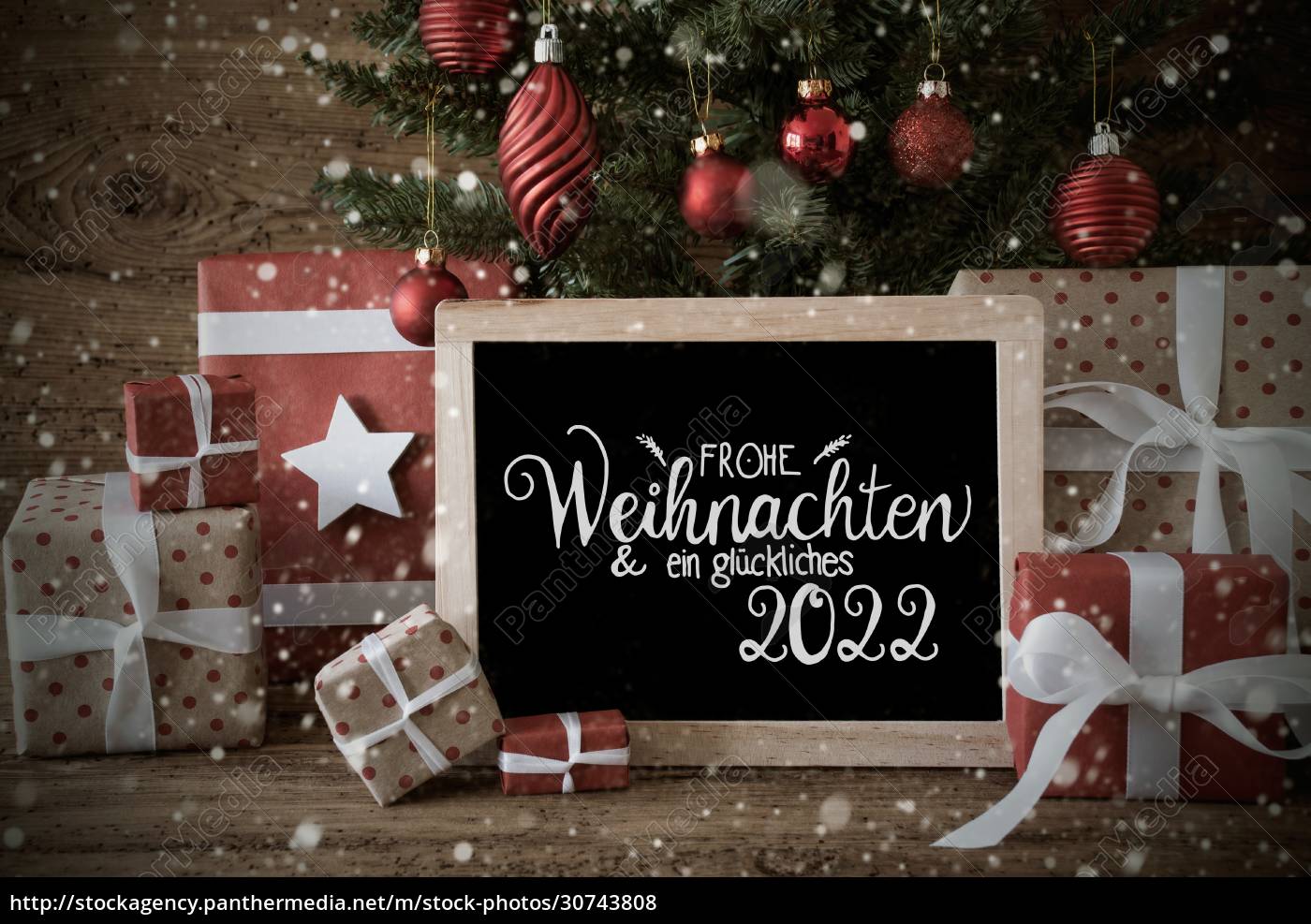 weihnachtsbaum-geschenk-text-glueckliches-2022-means-lizenzfreies